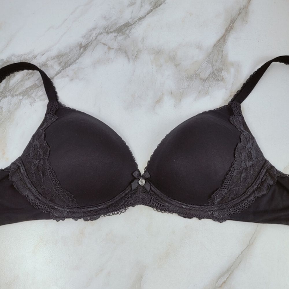 Victoria's Secret Body by Victoria Black Lace No Wire Wireless Bra Bralette, 34D